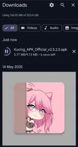 Layar ponsel menampilkan proses pengunduhan bagian 1 APK Kucing.