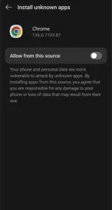 Layar ponsel menampilkan proses pengunduhan langkah 3 dari APK Kucing, yang memungkinkan sumber yang tidak diketahui.